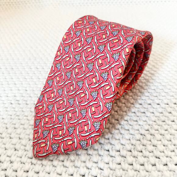 Vineyard Vines Martha Shep & Ian Light Red Silk Grapes Wine Opener Classic Tie - Picture 1 of 7